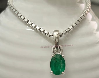 Colgante de esmeralda hecho a mano: delicado óvalo verde, plata de ley 925