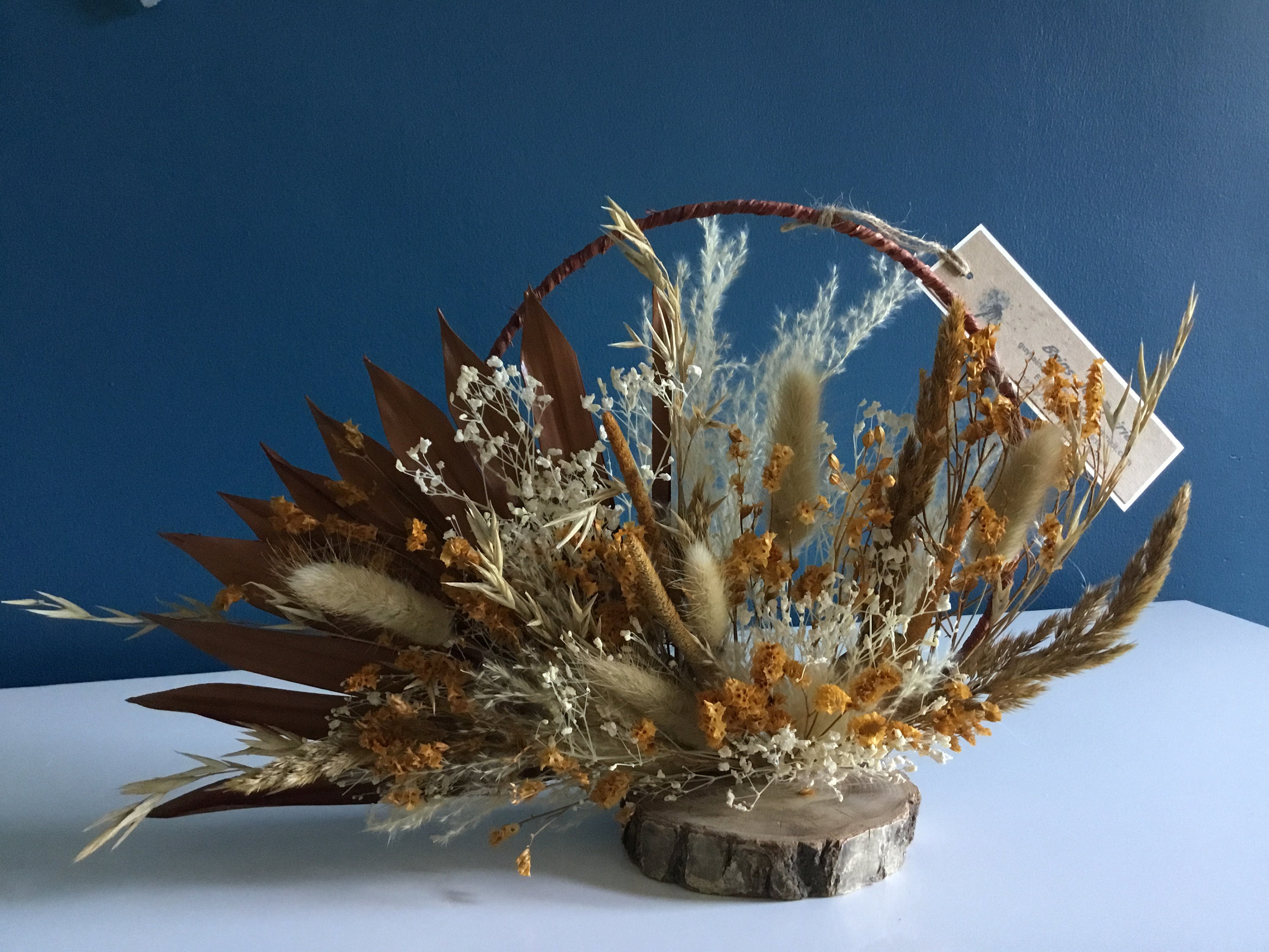 Couronne de Fleurs Séchées sur Socle