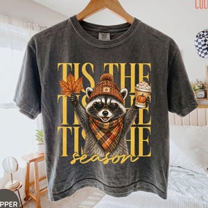 Comfort Colors® Tis The Season Waschbär-Crop-Shirt, Jimothy Waschbär-Boxy-T-Shirt, Waschbär-Herbst-T-Shirt, Lustiges Herbst-Latte-Top „Feral For Fall“