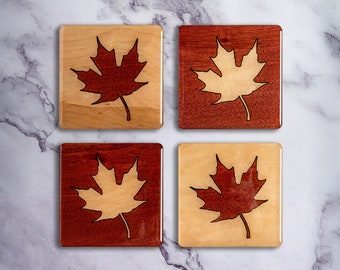 Sous-verres incrusté de feuille d'érable tombé