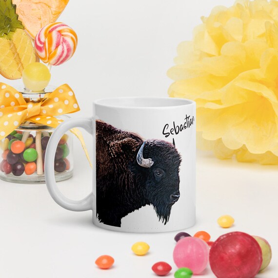 Tazza Buffalo Vintage Western – 325 Ml – Ceramica – Design Con Testa Di Bisonte E Label Effetto – Regalo Idea Per Amici E Colleghi