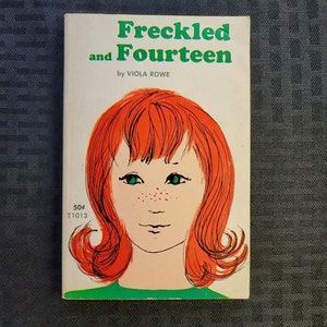 Vintage Paperback Freckled and Fourteen por Viola Rowe 1968 Scholastic Books T1013 libro infantil cabeza roja