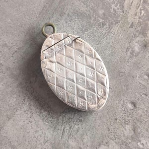Edwardian Sterling Silver Oval Hinged Keepsake, Locket Pendant – Birmingham 1904