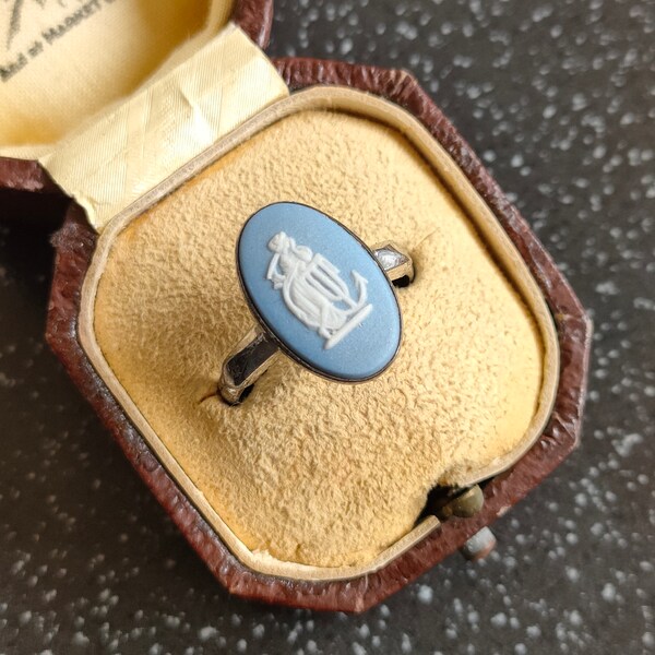 Wedgwood .925 Sterling Silver Blue Jasperware Ring Size O, London 1976