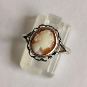 Vintage J Ltd. 925 Sterling Silver Cameo Ring Size O, London 1980, 2.2g
