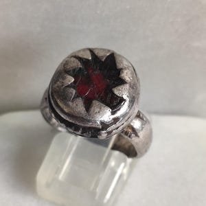 Antique Omani Khatim Bu Fas Ring – Solid Silver with Red Glass Inset, UK Size P