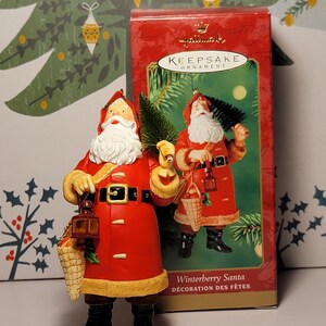 2000 Winterberry Santa Christmas Vintage Hallmark Keepsake Tree Ornament