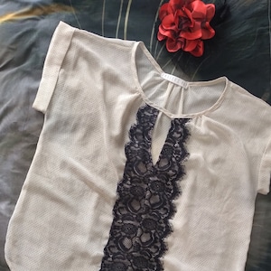 Potter&#39;s Pot Short Sleeve Sheer Blouse Polka Dot Lace High Low Top