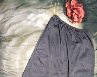 Vintage Half Slip Negro Nylon Encaje Slit Pequeña Lencería Vintage