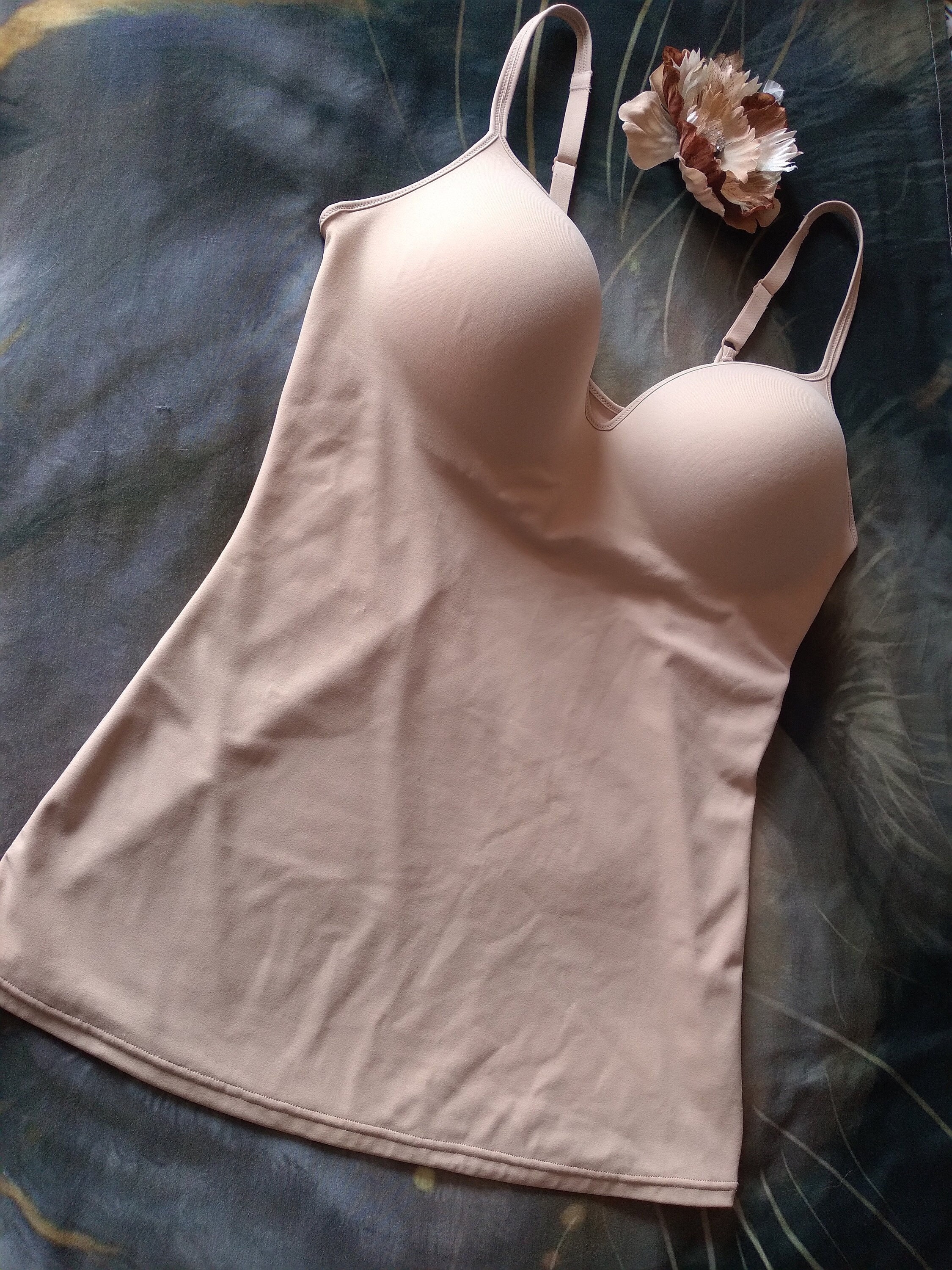 NWT MAIDENFORM Flexees Shapewear Wirefree Cami with Foam Cups and Cool  Comfort M