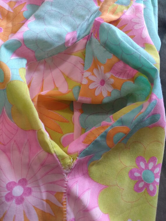 Vintage 60s 70s Housedress Floral Smocked Mumu Re… - image 6