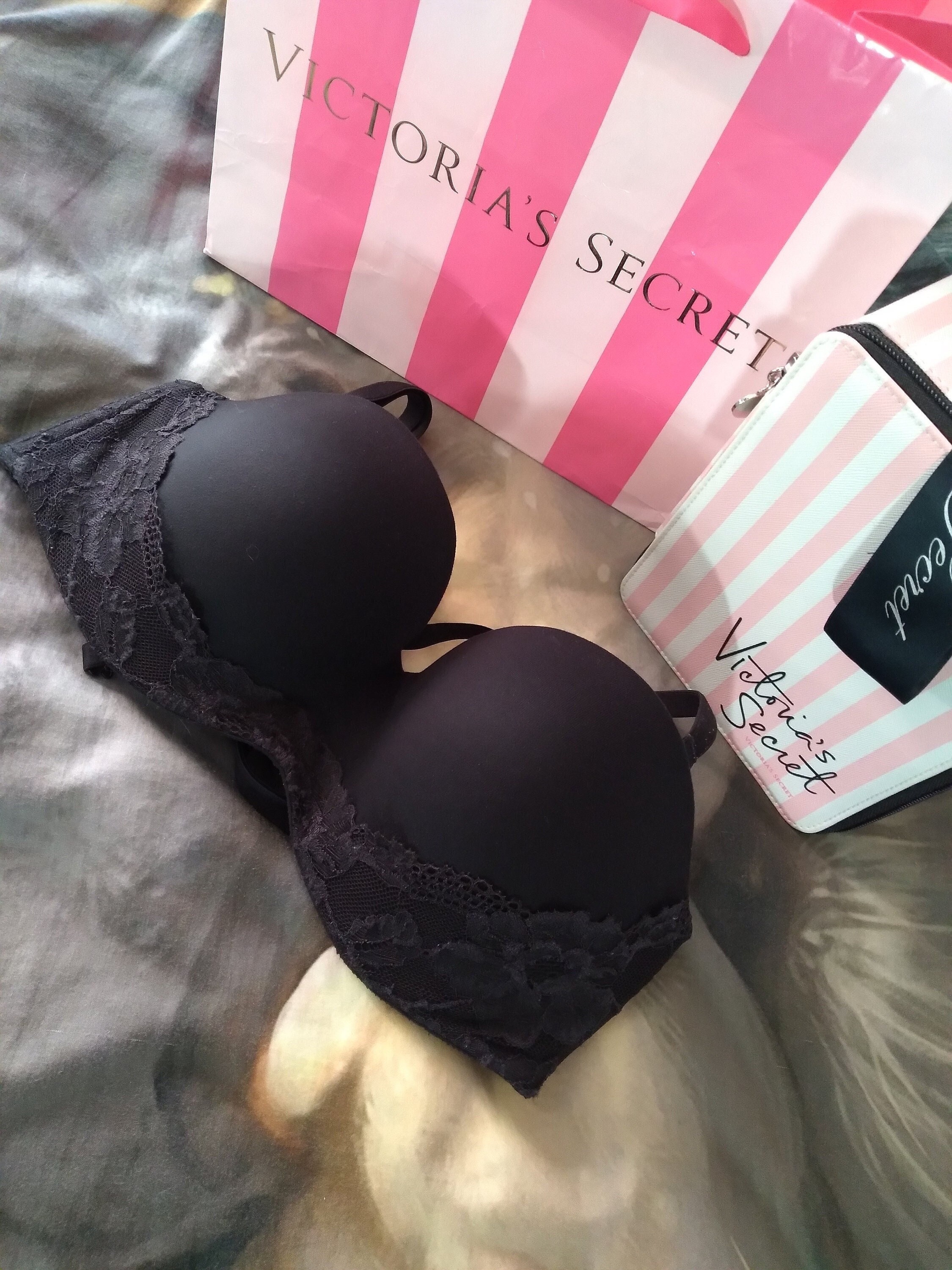 BNWT Victoria's Secret padded pink bra 34D & 2 pairs matching panties size  M
