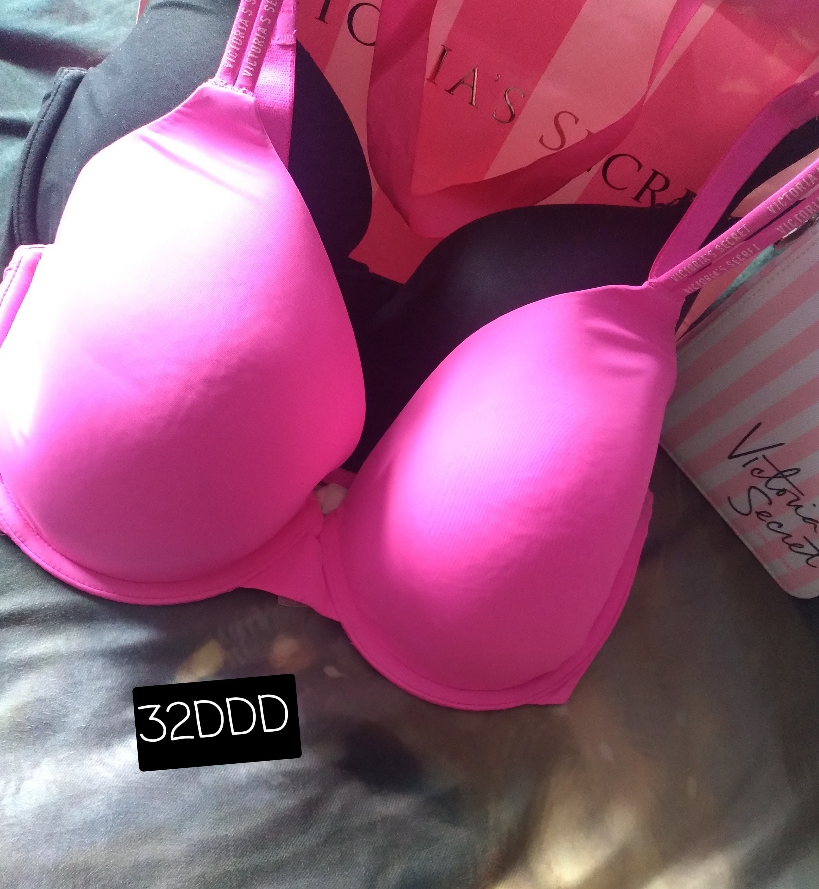 32DDD Victoria's Secret Bra Lot of 2 Pink Tshirt Bra & Black Body