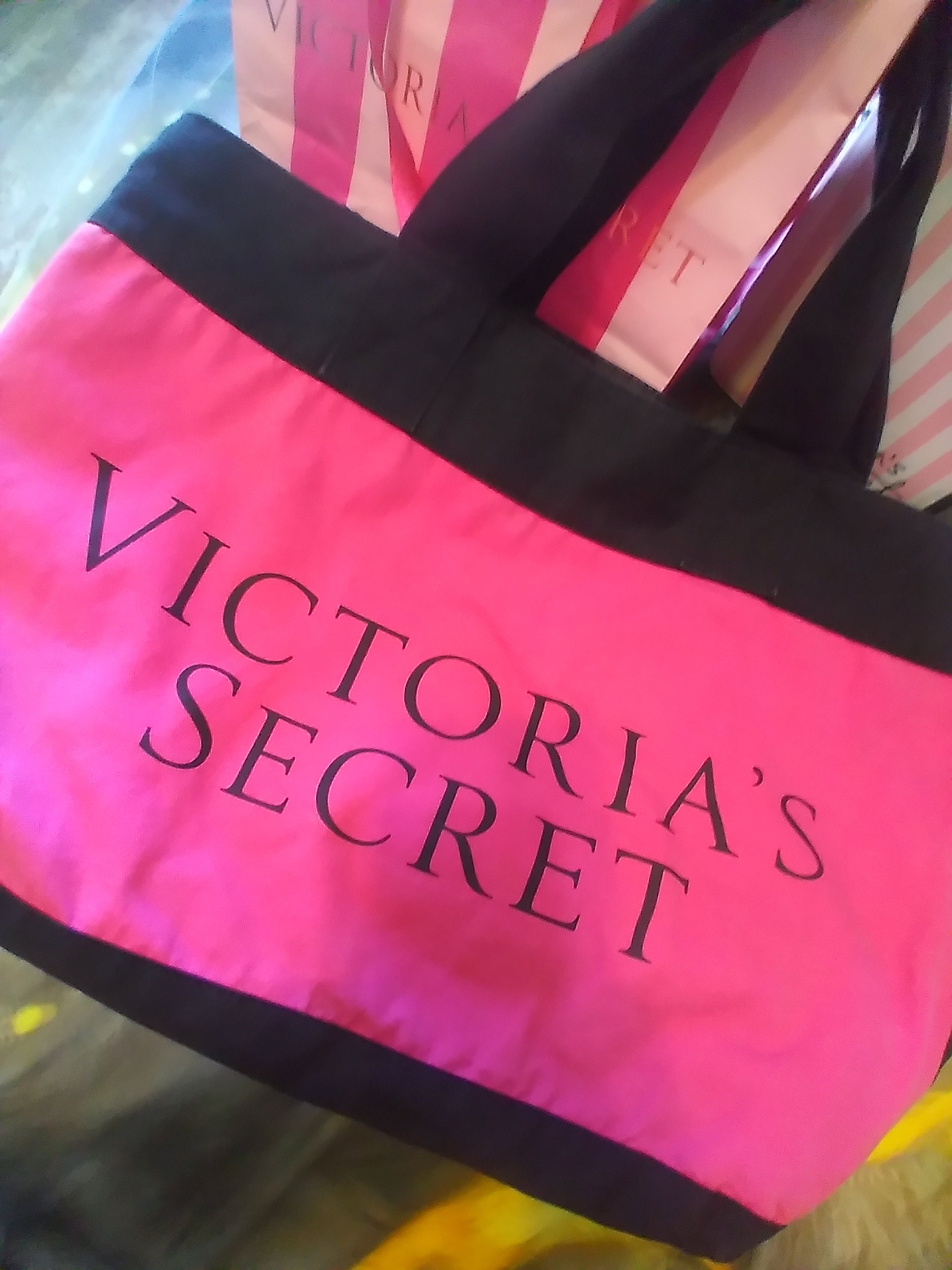  Victoria's Secret Limited Edition 2019 Large Red Floral Rose Tote  Bag : Clothing, Shoes & Jewelry