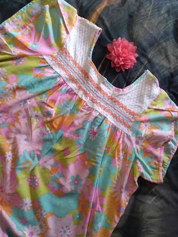 Vintage 60s 70s Housedress Floral Smocked Mumu Re… - image 1