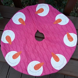 17&quot; Pink Tabletop Snowman Appliqued Tree Skirt