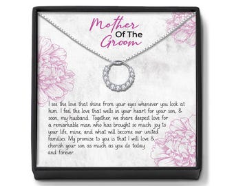 Cadeau pour la mère du marié : collier à pendentif cercle de cristal