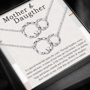 Collar y tarjeta para madre e hija / Regalo para el Día de la Madre para mamá o hija / Regalo para madre e hija / Collares de 2 círculos y joyería