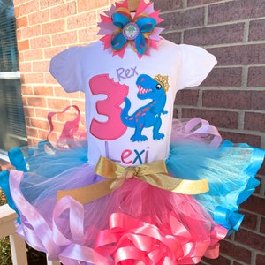 Conjunto de tutu bordado personalizado com fita de aniversário de dinossauro, dinossauro, qualquer aniversário, roupa de aniversário, quebra de bolo, vestido tutu