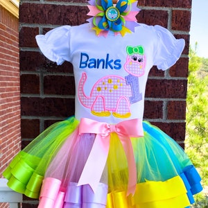 Conjunto de tutu bordado personalizado com fita de aniversário de dinossauro, dinossauro, qualquer aniversário, roupa de aniversário, quebra de bolo, vestido tutu
