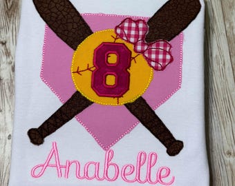 Camiseta de cumpleaños de softbol bordada personalizada, puedo hacerla para cualquier edad.