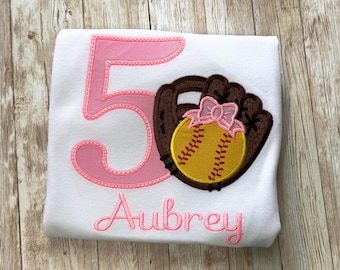 Camiseta de cumpleaños de softbol bordada personalizada, puedo hacerla para cualquier edad.