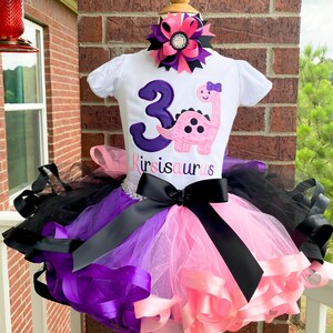 Conjunto de tutu bordado personalizado com fita de aniversário de dinossauro, dinossauro, qualquer aniversário, roupa de aniversário, quebra de bolo, vestido tutu