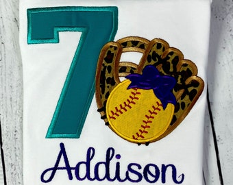 Camiseta de cumpleaños de softbol bordada personalizada, puedo hacerla para cualquier edad.