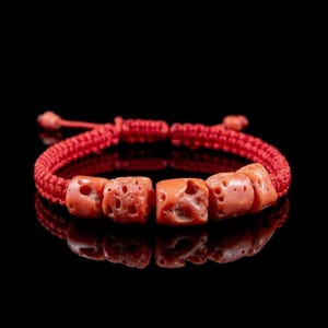 Vintage marockanskt handgjort hantverksmässigt karmosinrött korall makramé unisex armband
