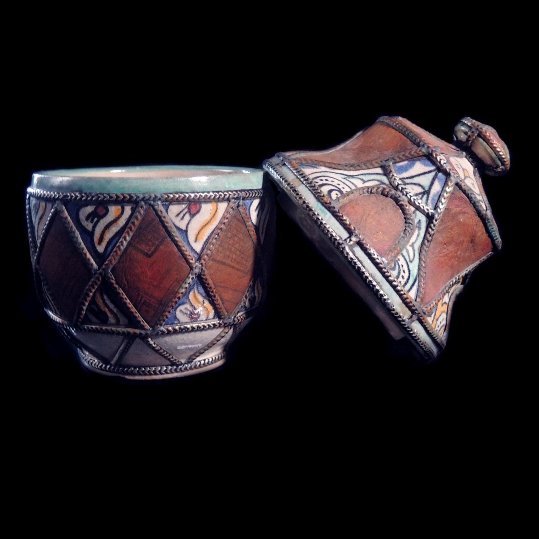 手作りモロッコ風フェズ陶器の花瓶：革と金属の装飾 - Etsy 日本