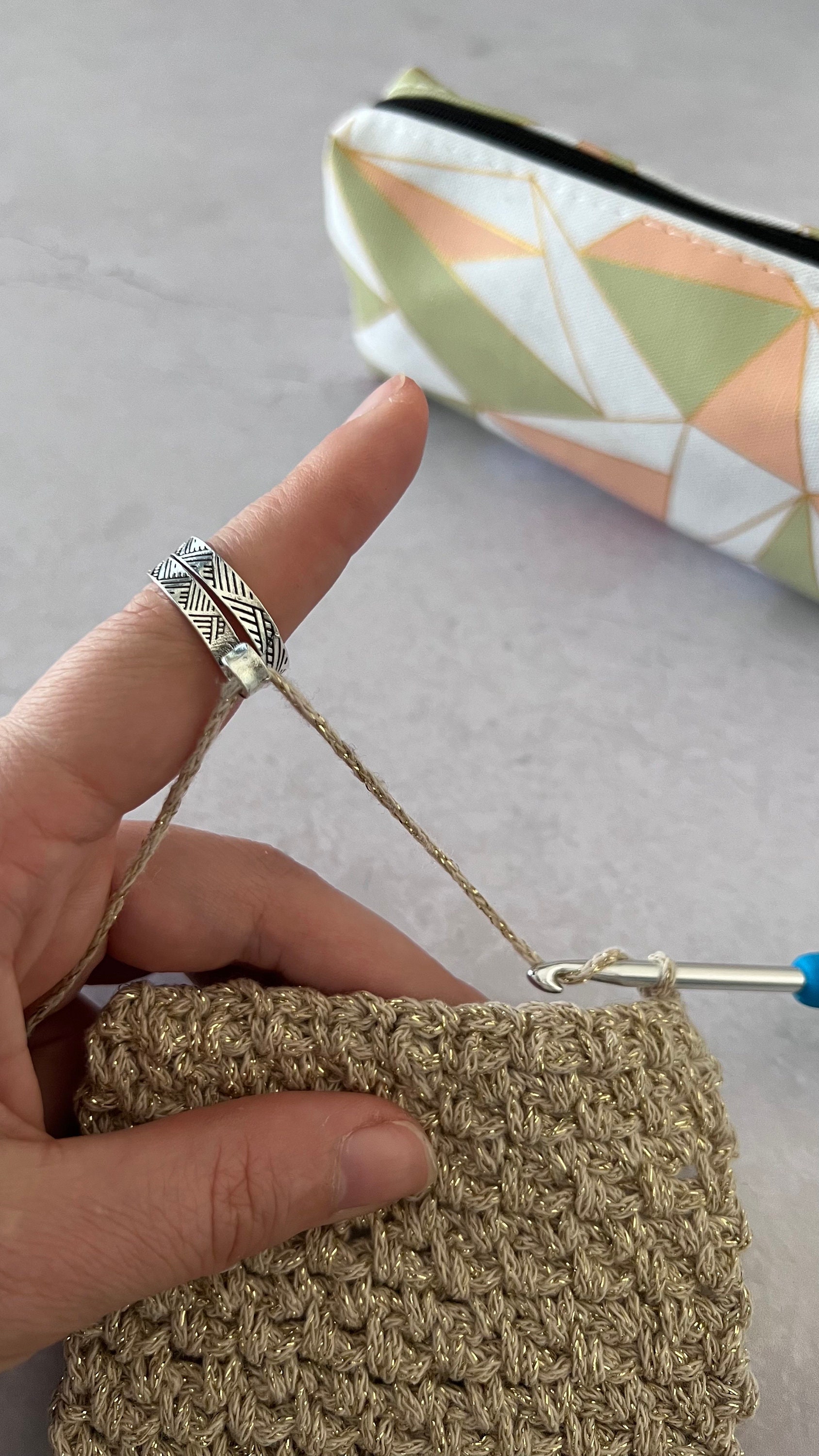 Romansa 2pcs Adjustable Yarn Rings Crocheting Tools Sewing Rings Tension Rings for Crocheting Yarn Guide Rings, Size: 3x2cm