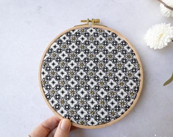 Blackwork Stickmuster – Blumen & Sterne, Anfängerstichdesign (PDF-Muster)