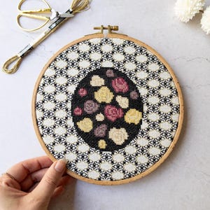 Vintage Floral Lace - Blackwork embroidery pattern - pdf - cross stitch - embroidery chart - beginner blackwork - stitch design