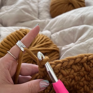 Yarn tension ring for knitting or crochet adjustable yarn guide, crochet ring, tension helper right & left hand image 4