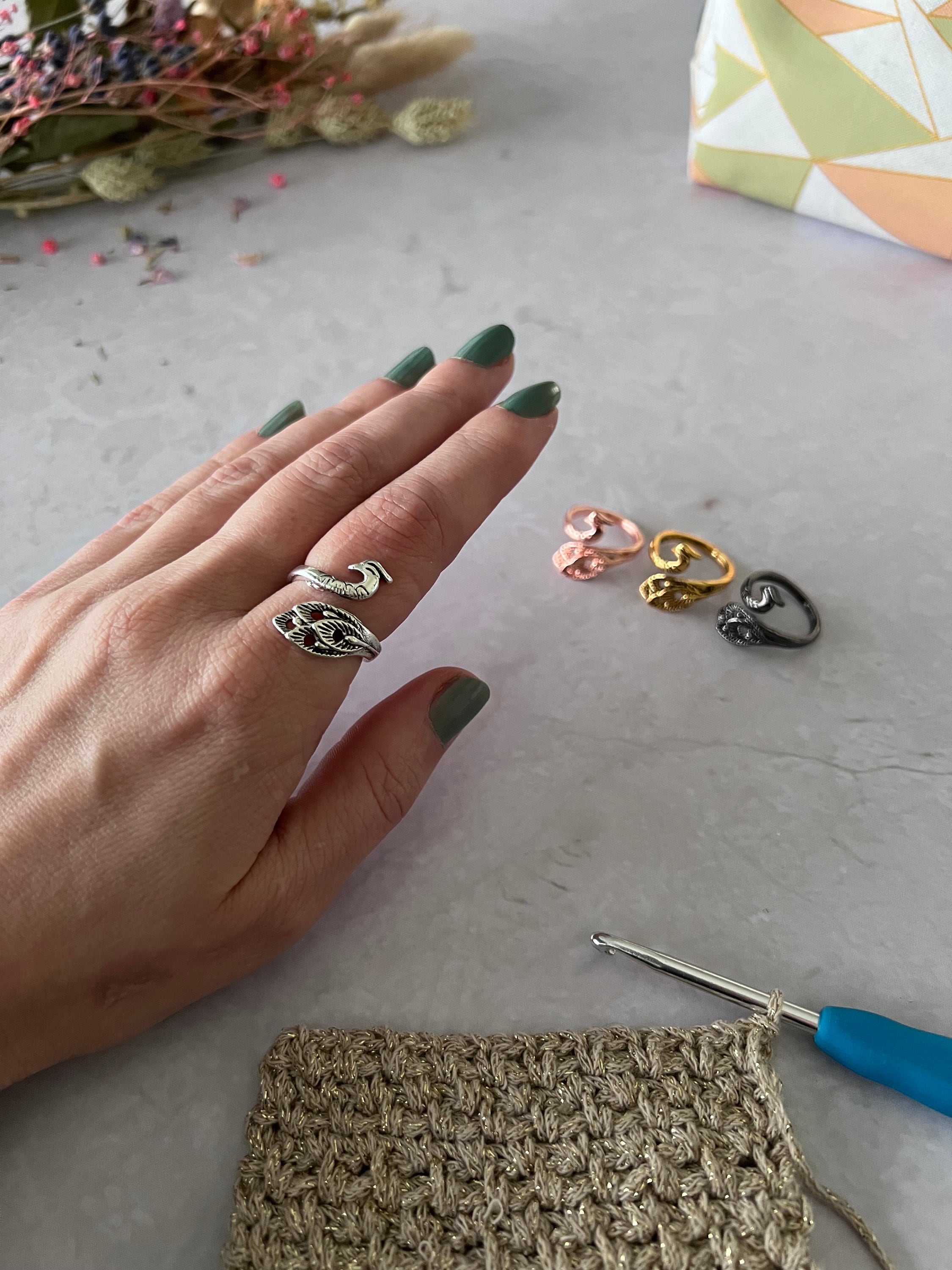 Anello di tensione regolabile per filato a forma di serpente – Guida all' uncinetto - Italia