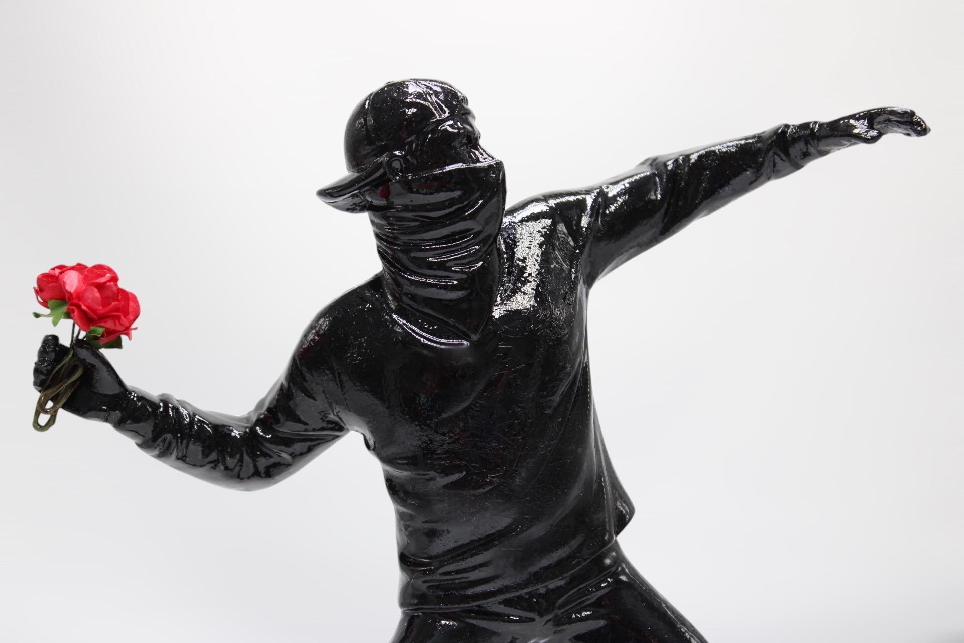 バンクシー フラワーボンバー フィギュア ブラック | Brandalism