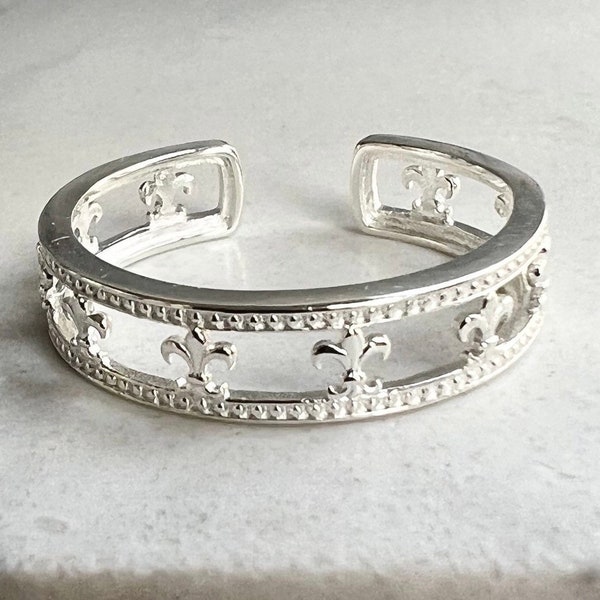 Fleur De Lis Ring for Girl Made of Sterling Silver 925 Minimal