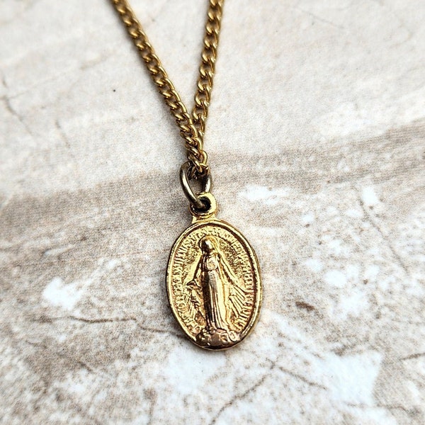 Vintage Mother Mary Necklace, Dainty Mother Mary Gold Tone Necklace, Vintage Chain Necklace, Small Pendant, Virgin Mary Necklace, Catholic