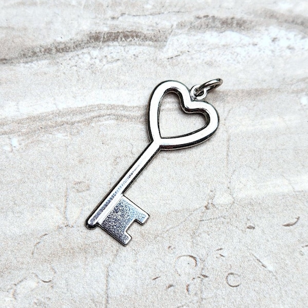 Vintage Heart Key Pendant, Key Charm, Silver Key Pendant, Necklace Pendant, Vintage Jewelry, Cute, Dainty