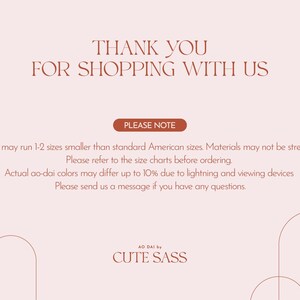 Op de afbeelding: Bedankt voor uw aankoop bij ons. Let op: De maten kunnen 1-2 maten kleiner zijn dan de standaard Amerikaanse maten. Materialen zijn mogelijk niet rekbaar. Raadpleeg de maattabellen voordat u bestelt. De werkelijke kleuren kunnen tot 10% afwijken vanwege verlichting en beeldschermen. Neem contact met ons op als u vragen heeft. Ao Dai by Cute Sass.