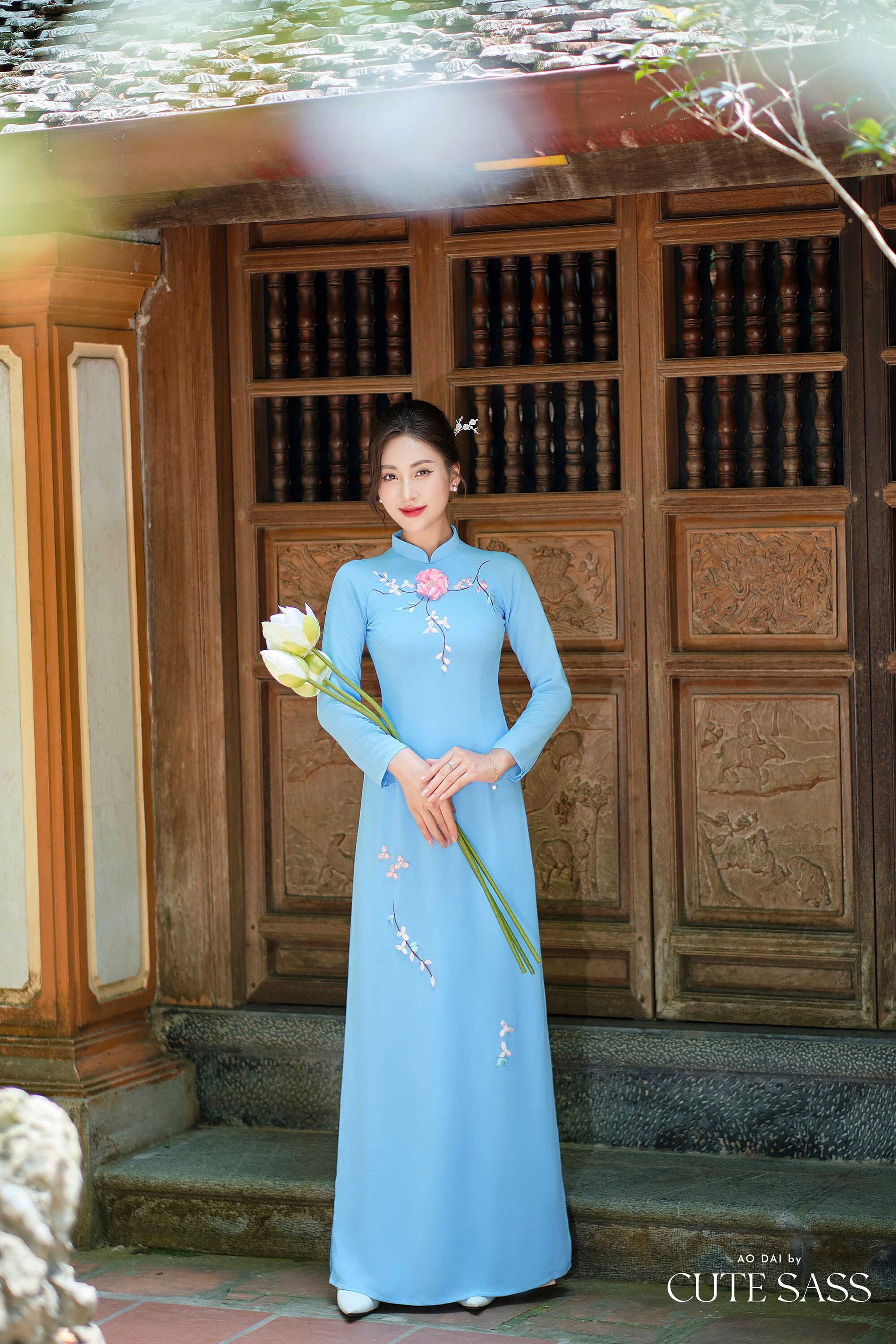 open lace back dress Modern Vietnamese Wedding Dress with Removable Cape main image 1