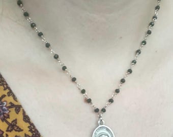 Saint Thomas More - dunkelgrüne Perlenkette - Farbe: silber