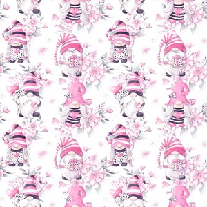 Pu&ograve; includere: Un motivo ripetitivo con gnomi illustrati con cappelli a righe rosa, barbe bianche e magliette a righe bianche e nere. Gli gnomi sono circondati da cuori rosa, palloncini a pois e composizioni floreali su uno sfondo bianco.
