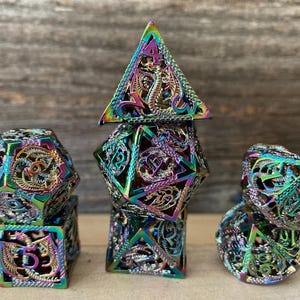 Hollow Rainbow Dragon Dice - Hollow Metal DnD-tärningar