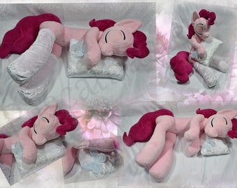 Pony,Pinkie Pie 70 cm long (with tail and mane), has movable arms and is very cuddly.