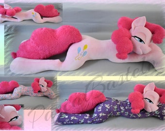 Pony, Pinkie Pie om te knuffelen met of zonder pyjama. ca. 130 cm lang zonder staart