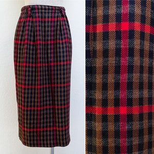 Medium 1970&#39;s Vintage Plaid Midi Skirt with pockets
