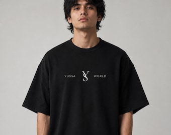 YUSSA Signature T-shirt || Kraftig boxig T-shirt, minimalistisk streetwear, överdimensionerad grafisk T-shirt, unisex bomullsskjorta