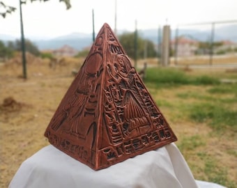 Ägyptisches Pyramidion Statue: Sonnengott Ra Replica, Alabasterharz