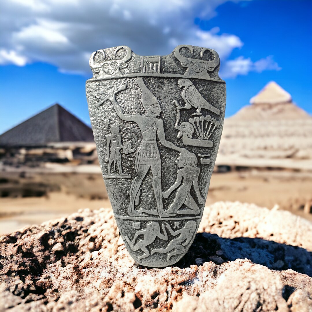 ナルメルのパレットレプリカ：古代エジプトの象形文字板 - Etsy 日本